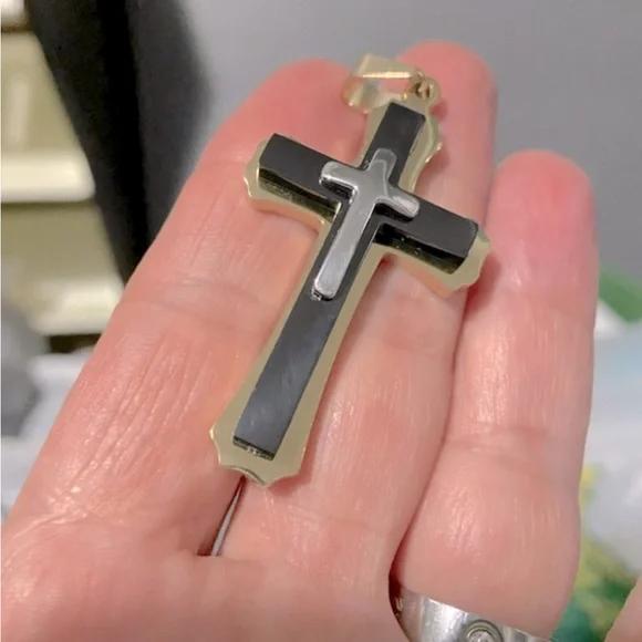 Large Cross With Rolo Chain - Picture 4 of 5